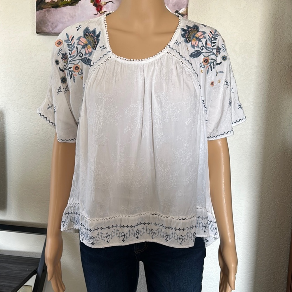Knox Rose Blue & Peach Embroidered Flowers Top